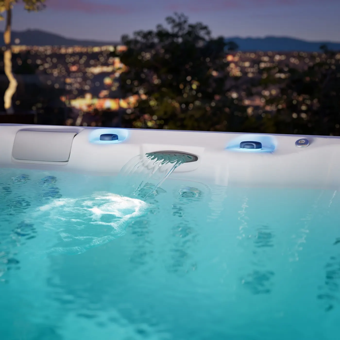 Fontaine et jets d’un spa Aquavia Essence, détail de la coque acrylique