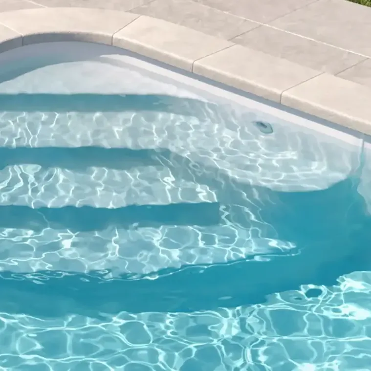 Escalier d’angle Lobby intégré dans une piscine rectangulaire